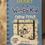 Cabin Fever (Diary of a Wimpy Kid, Book 6)